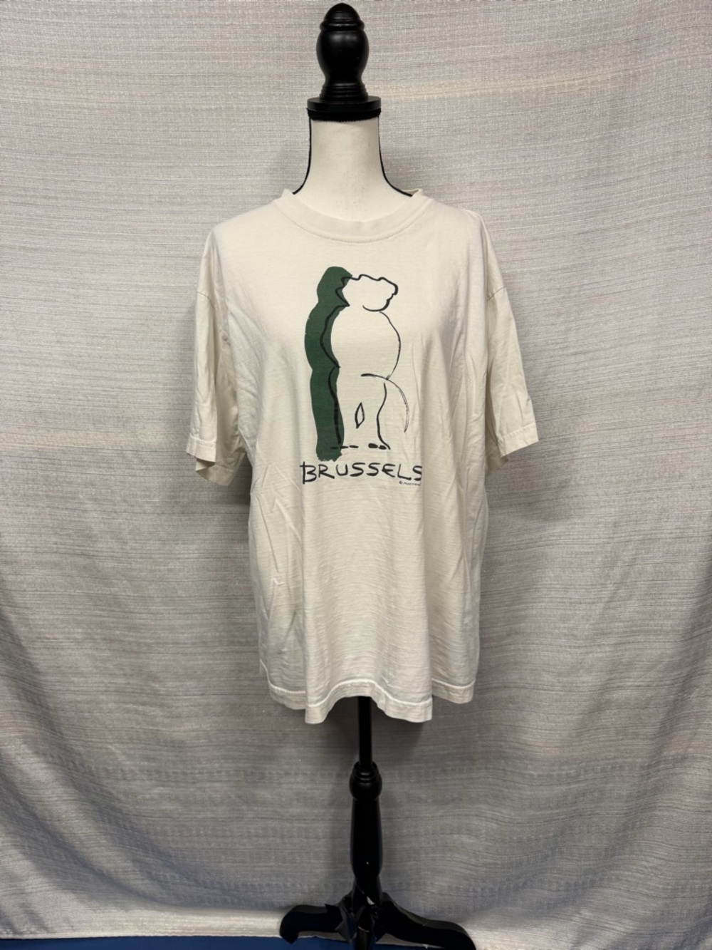 Savane White Short Sleeve Tee with Green Graphic